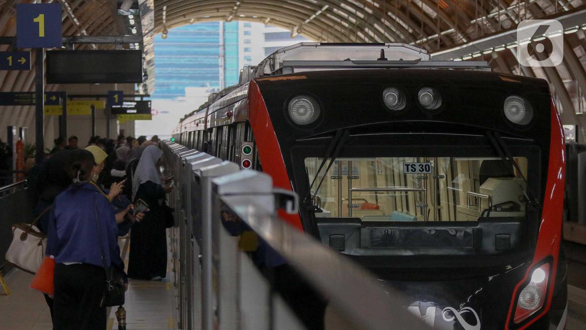 LRT Jakarta Beroperasi Lebih Lama Saat Malam Pergantian Tahun Baru, Ini Jam Operasionalnya