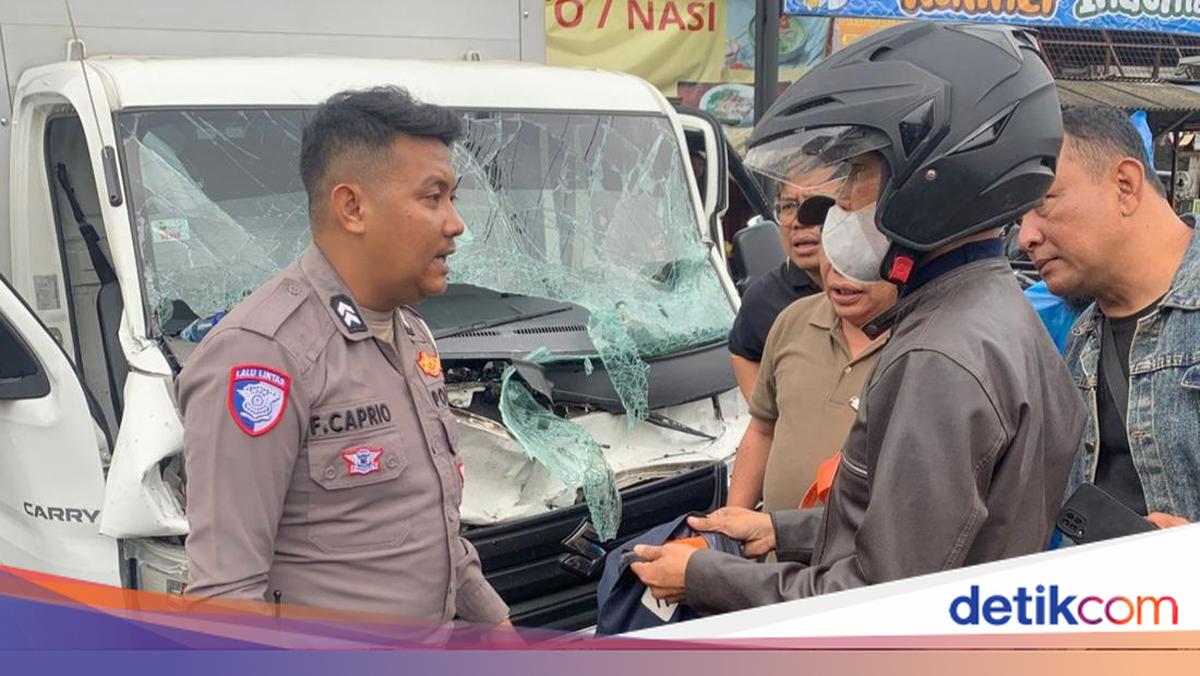 Pikap Tabrak Motor dan Truk di Bogor, Sopir Terluka